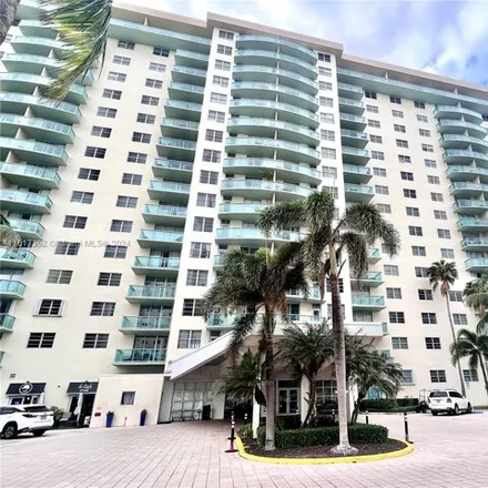 Rent this 1 bed condo on 19390 Collins Ave Apt 718 in Florida, 33160