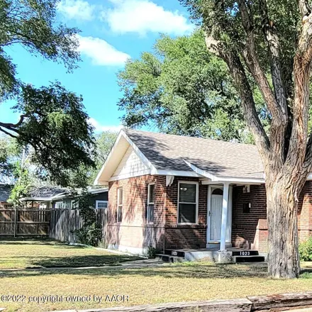 Buy this 3 bed house on 1023 Conlen Avenue in Dalhart, TX 79022