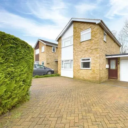 Buy this 3 bed house on Foxcote in Finchampstead, RG40 3PE
