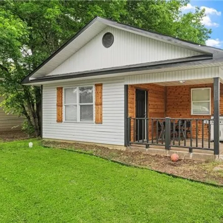Buy this 4 bed house on 952 Brown Avenue in Waco, TX 76706