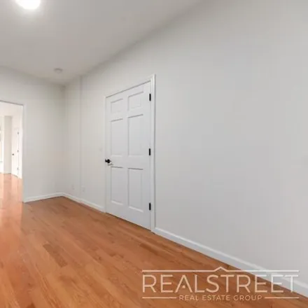 Image 3 - 133 Weirfield Street, New York, NY 11221, USA - Townhouse for rent