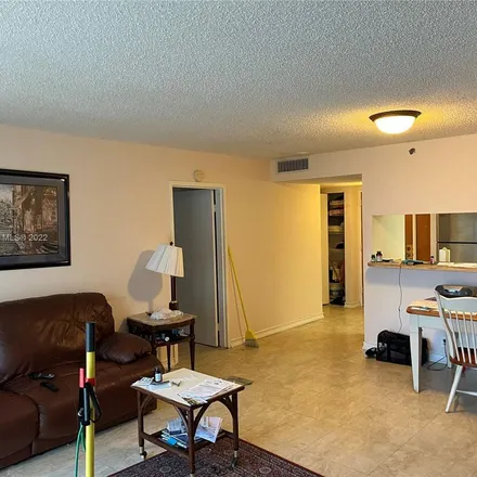 Image 2 - 7601 East Treasure Drive, North Bay Village, Miami-Dade County, FL 33141, USA - Apartment for rent