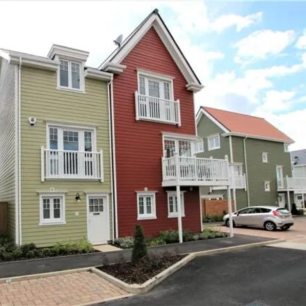 Rent this 3 bed townhouse on 11 Maine Street in Reading, RG2 6AG