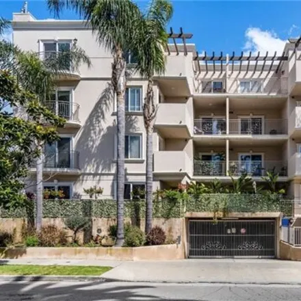 Buy this 3 bed condo on 1942 Malcolm Avenue in Los Angeles, CA 90025