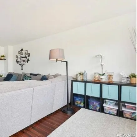 Image 5 - Fairview, 61-20 Grand Central Parkway, New York, NY 11375, USA - Apartment for sale