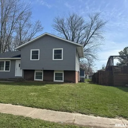 Rent this 3 bed house on 1881 Valley Drive in Davenport, IA 52806