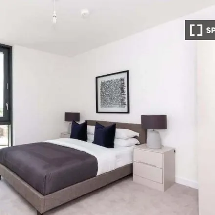 Rent this 3 bed room on Banzai Sushi in Goodwin Street, London