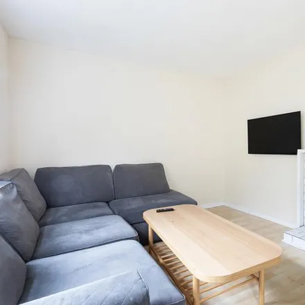 Image 3 - Guildford House, Denmark Road, London, SE5 9ER, United Kingdom - Apartment for rent