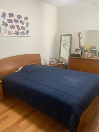 Rent this 4 bed room on Rua de Serralves in 4150-702 Porto, Portugal
