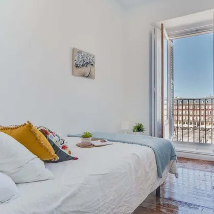 Rent this 7 bed room on Calle de la Sal in 2, 28012 Madrid
