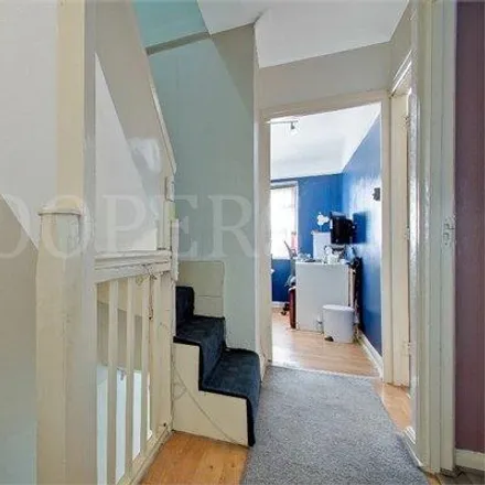 Image 7 - Chipstead Gardens, London, NW2 6EL, United Kingdom - Townhouse for sale