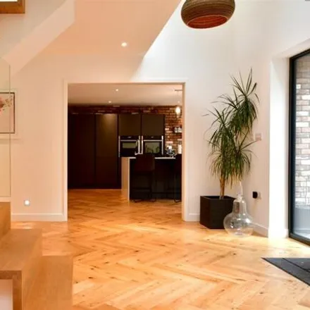 Buy this 6 bed house on The Mount in London Road, Brighton