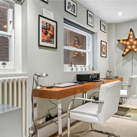 Image 7 - 7 Coombs Street, London, N1 8EZ, United Kingdom - Townhouse for sale