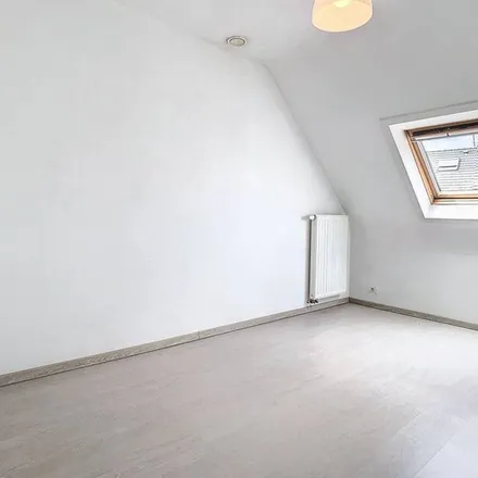Rent this 3 bed apartment on Klaproosstraat 3 in 8800 Roeselare, Belgium