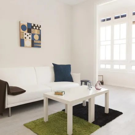 Rent this 4 bed apartment on Carrer del Comte Borrell in 164, 166