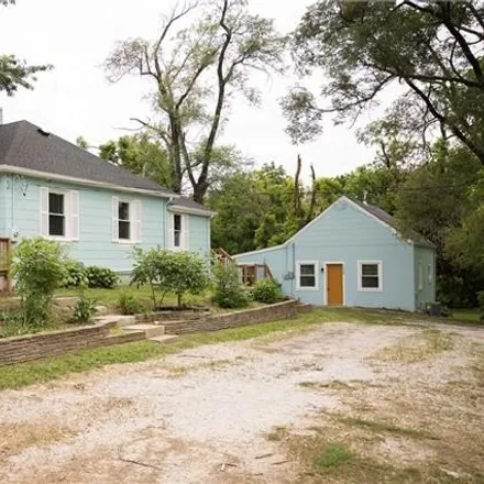 Buy this studio house on School Drive in Platte City, MO 64079