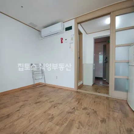 Rent this studio apartment on 서울특별시 관악구 봉천동 1601-11