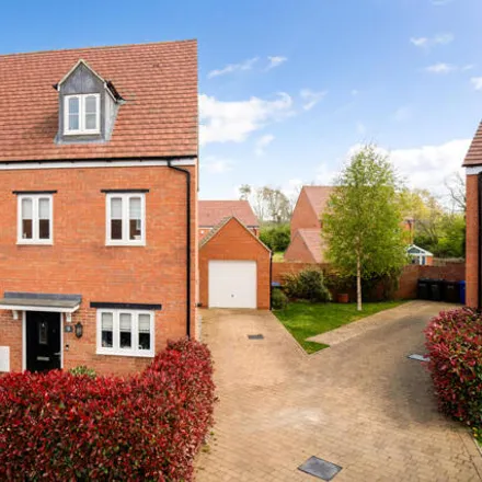 Buy this 3 bed duplex on Havill Cresent in Bloxham, OX15 4TU