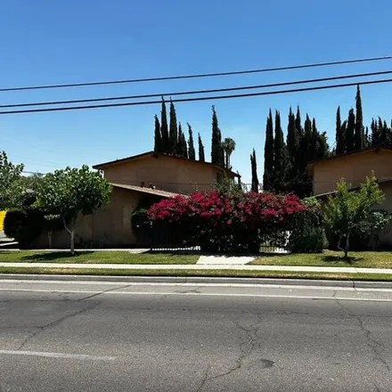 Buy this 12 bed house on 941 S Maple Ave in Fresno, California