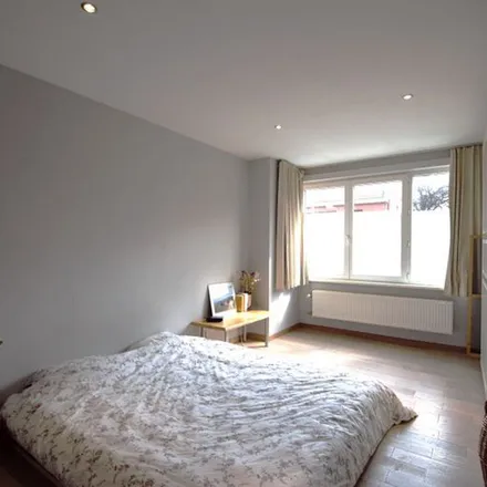 Rent this 2 bed apartment on Sint-Pietersaalststraat 111-119 in 9000 Ghent, Belgium