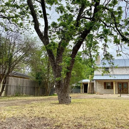 Buy this 2 bed house on 206 West Hackberry Street in Fredericksburg, TX 78624