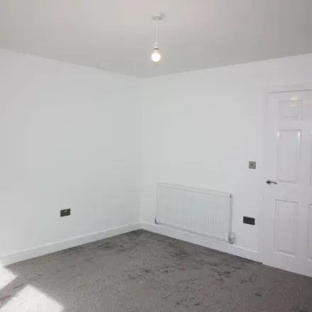Rent this 3 bed townhouse on Harper Rise in Denaby Main, DN12 4BE