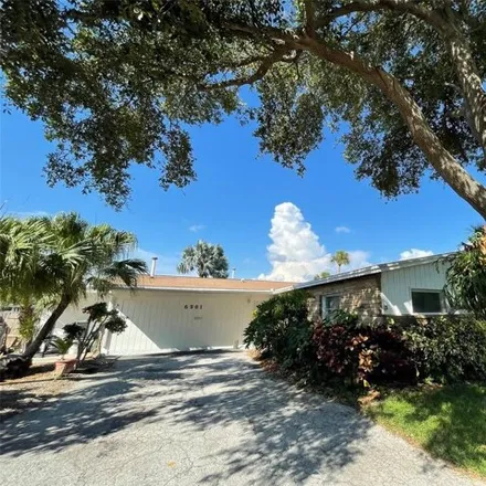 Image 2 - 6901 Bay Street, Saint Pete Beach, Pinellas County, FL 33706, USA - House for rent