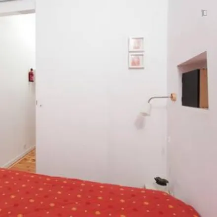 Image 2 - Rua da Caridade, 1150-326 Lisbon, Portugal - Apartment for rent