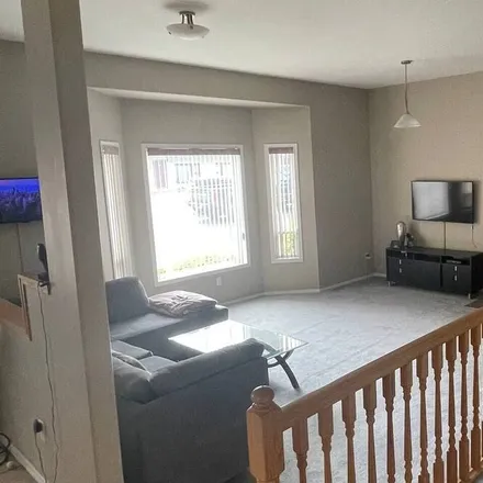 Image 2 - Penticton, BC V2A 6E9, Canada - House for rent