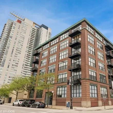 Buy this 3 bed condo on 817 West Washington Boulevard in Chicago, IL 60661