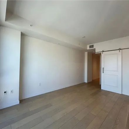 Image 9 - Perla, 400 South Broadway, Los Angeles, CA 90013, USA - Apartment for rent