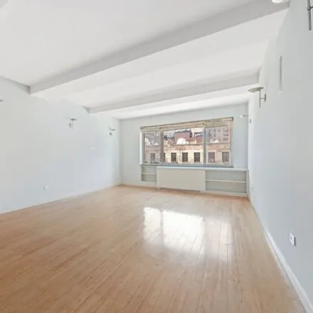 Image 3 - 201 East 80th Street, New York, NY 10028, USA - Condo for rent