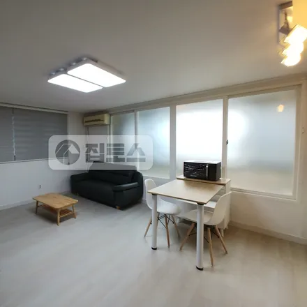 Rent this 2 bed apartment on 서울특별시 강남구 역삼동 656
