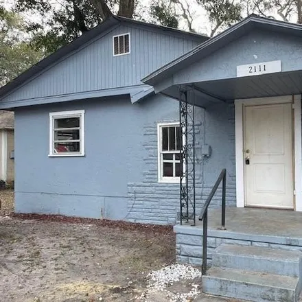 Buy this 2 bed house on 2111 East Ellicott Street in Tampa, FL 33610