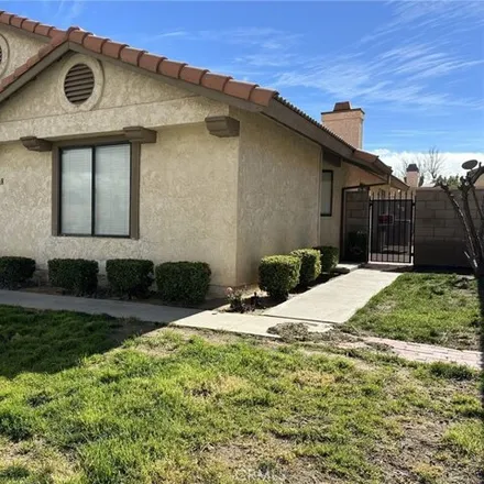 Image 3 - 3686 East Avenue R 11, Palmdale, CA 93550, USA - House for sale