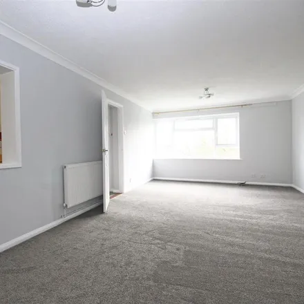 Image 2 - The Disraeli School, The Pastures, High Wycombe, HP13 5JS, United Kingdom - Apartment for rent