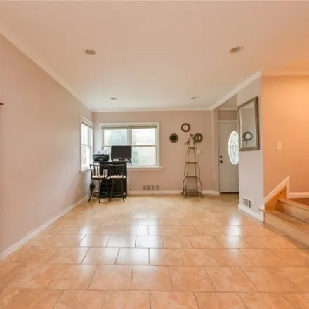 Image 4 - 152-31 11th Avenue, New York, NY 11357, USA - House for sale