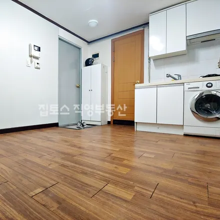 Rent this studio apartment on 서울특별시 은평구 응암동 593-38