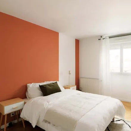 Rent this 4 bed room on 10 Rue du Bailly in 93210 Saint-Denis, France