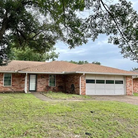 Buy this 3 bed house on 1007 Brentwood St in Mexia, Texas