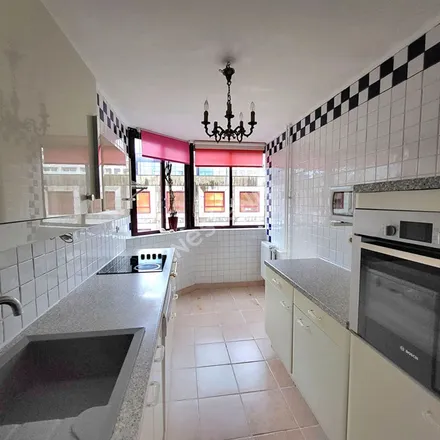 Rent this 3 bed apartment on 1 Rue Jules Verne in 92800 Puteaux, France
