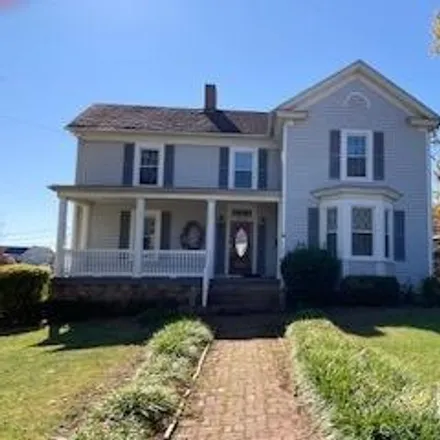 Buy this 4 bed house on 904 Broad Street in Moseley Heights, Altavista