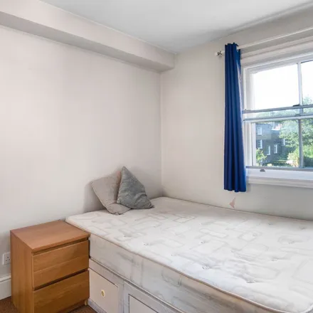Rent this 2 bed apartment on Travelodge in 10-42 King's Cross Road, London