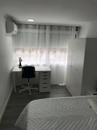 Image 2 - Carrer de Lucio del Valle, 16, 46022 Valencia, Spain - Room for rent