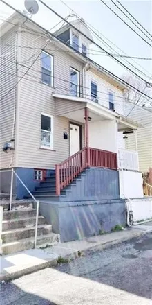 Rent this 3 bed townhouse on 952 Spruce Street in Easton, PA 18042