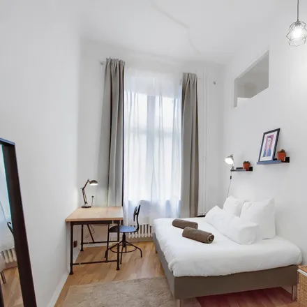 Rent this 2 bed room on Hohenzollerndamm 4 in 10717 Berlin, Germany