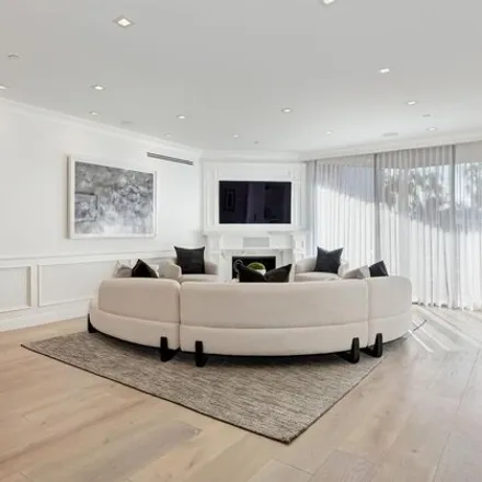 Image 3 - Temple Emmanuel, North Clark Drive, Beverly Hills, CA 90211, USA - Condo for sale