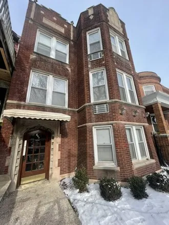 Rent this 3 bed house on 820-830 East 52nd Street in Chicago, IL 60615