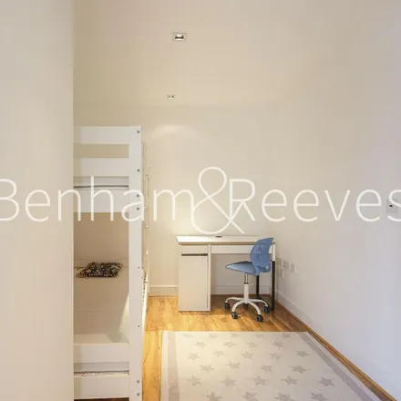 Rent this 2 bed apartment on 46 Kew Bridge Road in Strand-on-the-Green, London