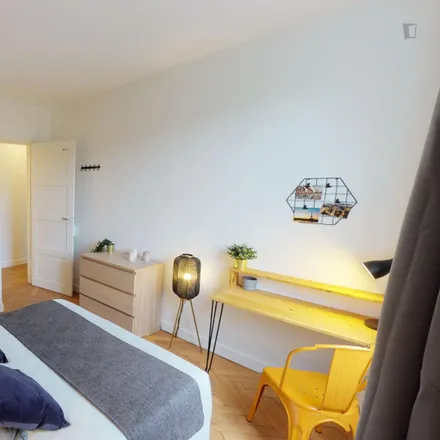 Rent this 3 bed room on 37 Avenue Reille in 75014 Paris, France